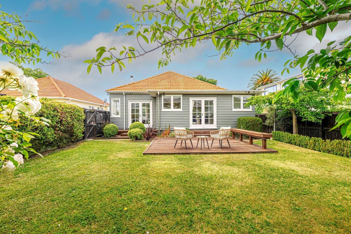 1/58 Wilsons Road South, Saint Martins, Christchurch - Carousel 1