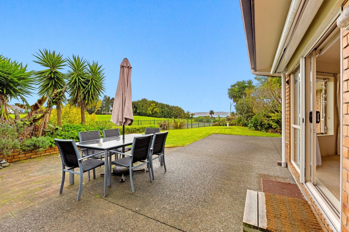 2 Piriti Drive, Te Atatu Peninsula, Auckland - Carousel 1