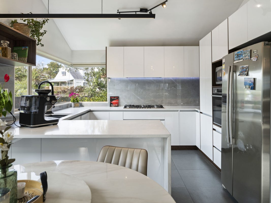 75 Kamara Road, Glen Eden, Auckland - Carousel 2