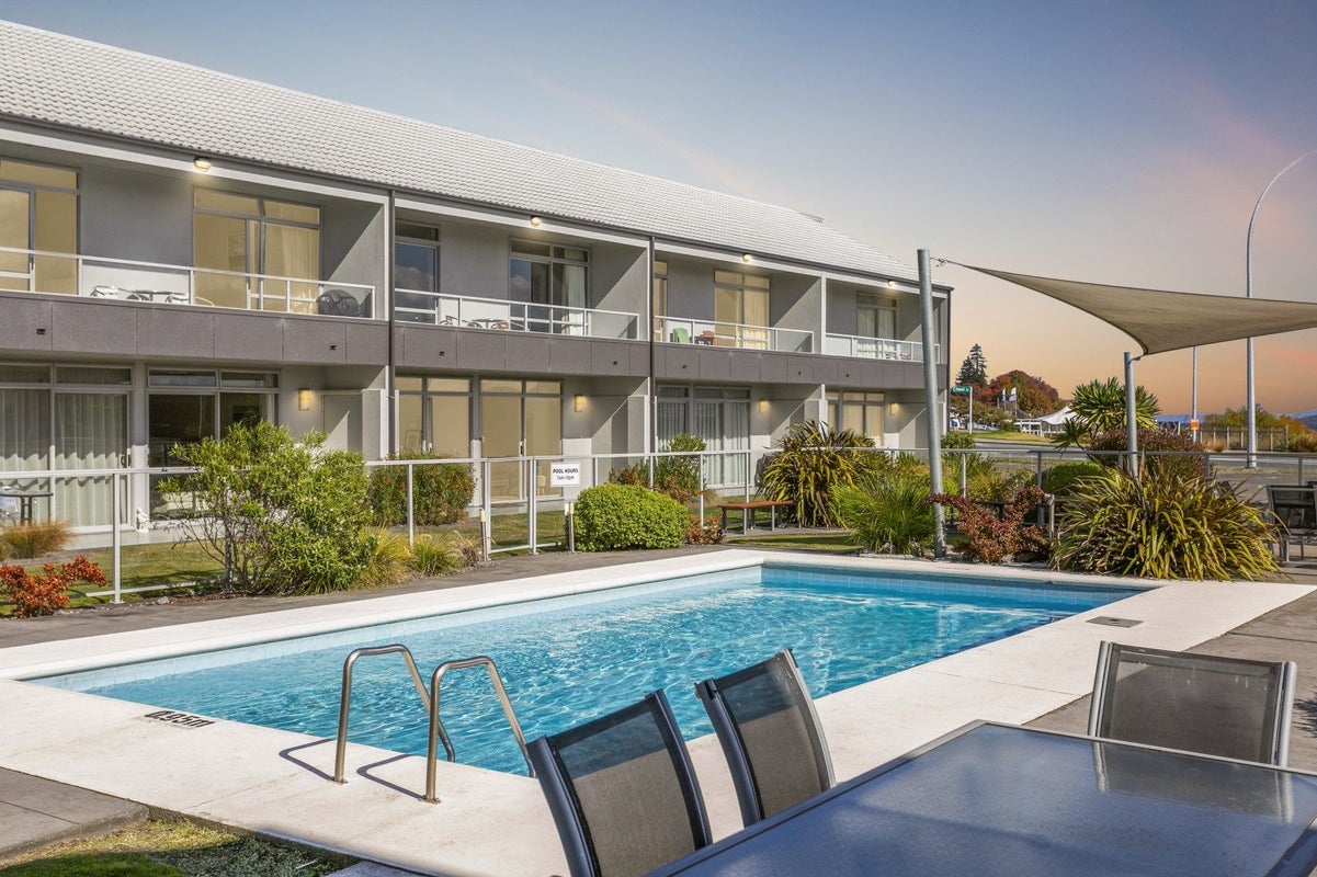 300 Lake Terrace, Two Mile Bay, Taupo - Carousel 1
