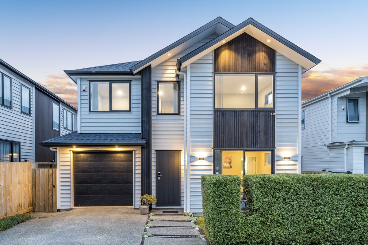 46 Myland Drive, Hobsonville, Auckland - Carousel 1