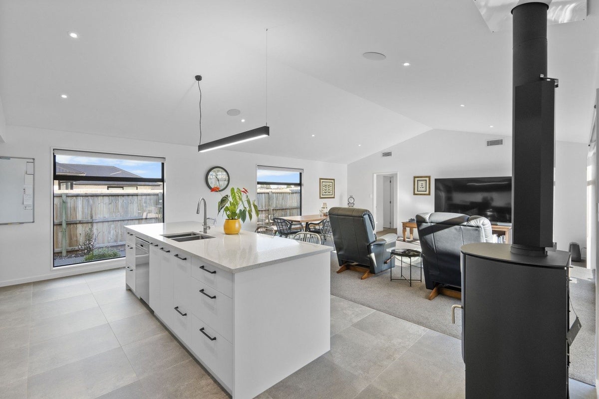 14 Merino Crescent, Kirwee - Carousel 2