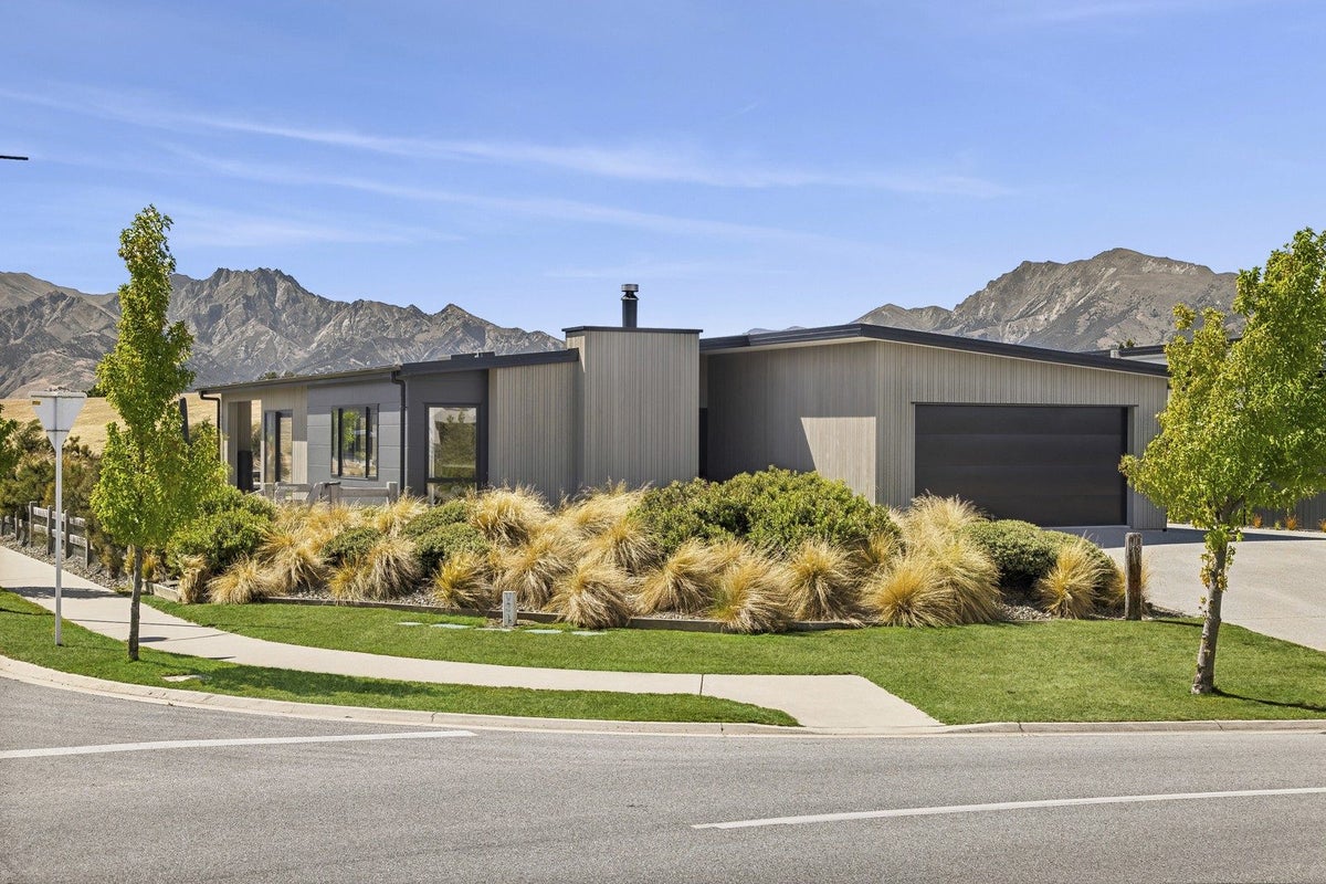 75 Infinity Drive, Wanaka - Carousel 2