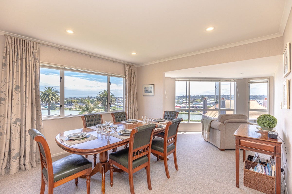 70A Hipango Terrace, Durie Hill, Whanganui - Carousel 2