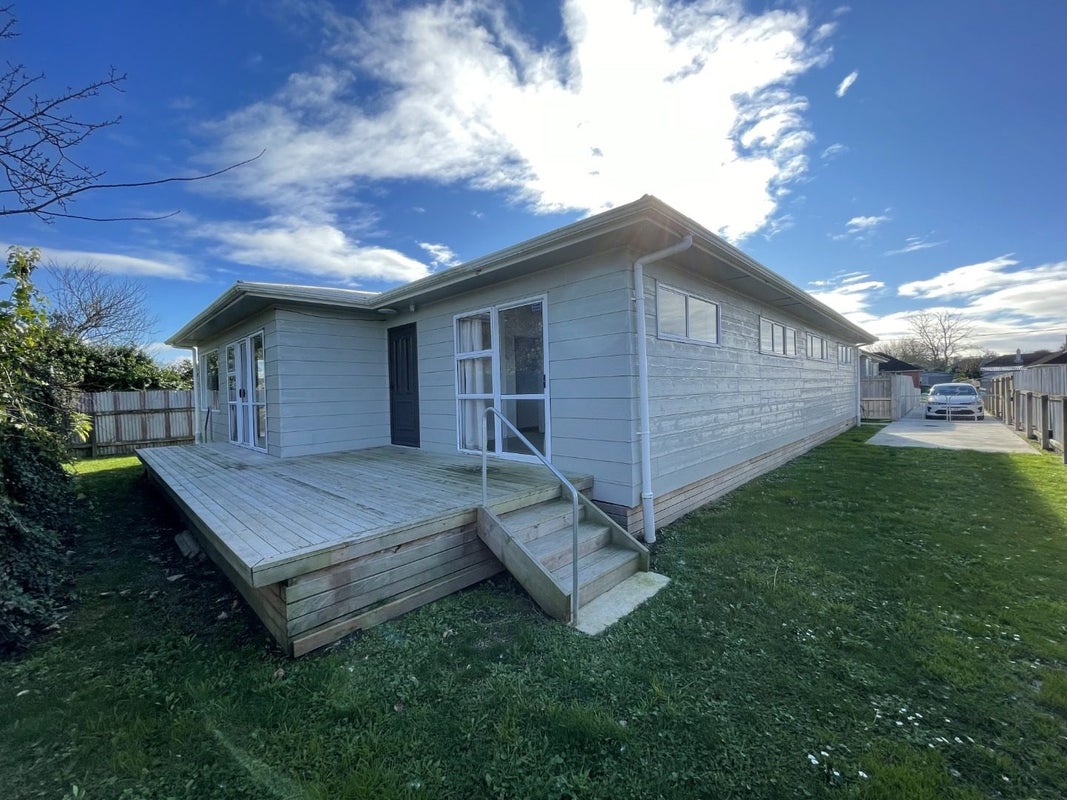 19A Wordsworth Crescent, Maraenui, Napier - Carousel 1