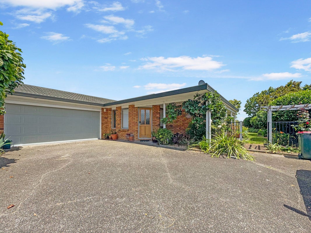23 Perotti Place, Conifer Grove, Takanini - Carousel 1