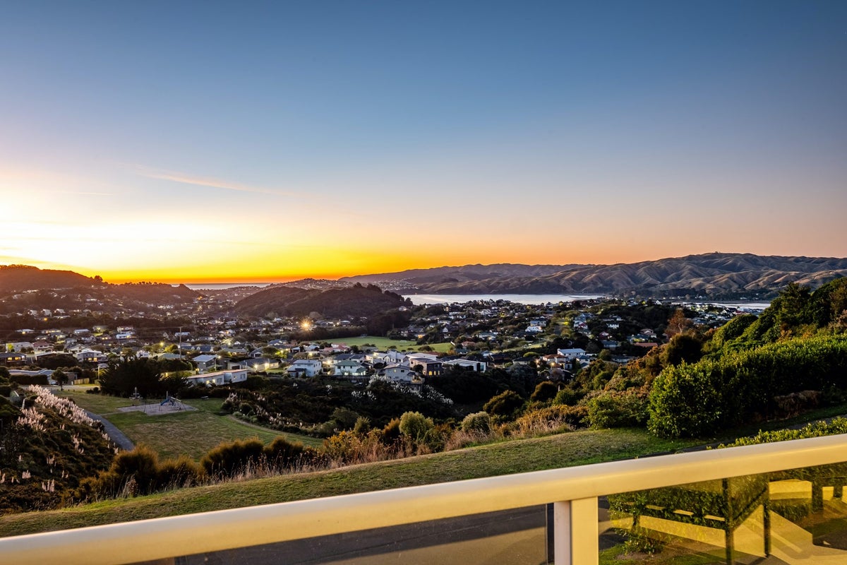 22 Ships Cove, Whitby, Porirua - Carousel 2