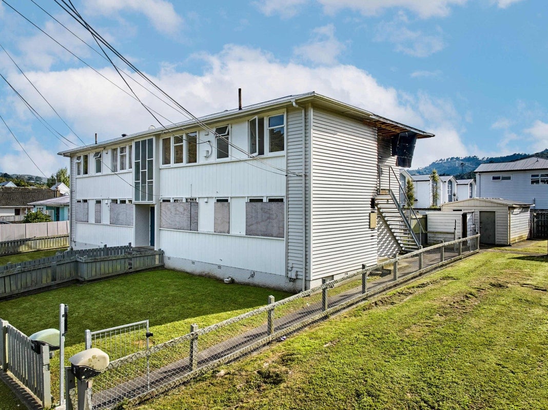 2 Hanson Grove, Stokes Valley, Lower Hutt - Carousel 2