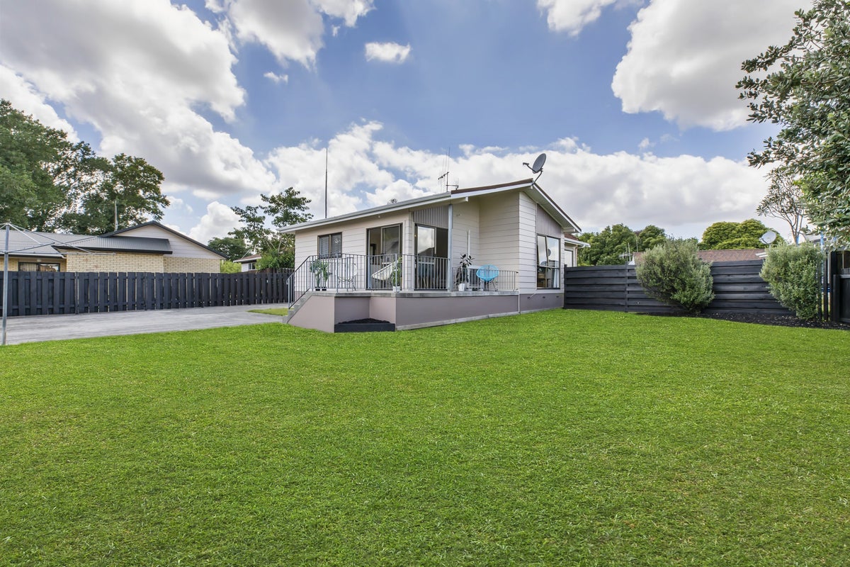 11 Krippner Place, Dinsdale, Hamilton - Carousel 1