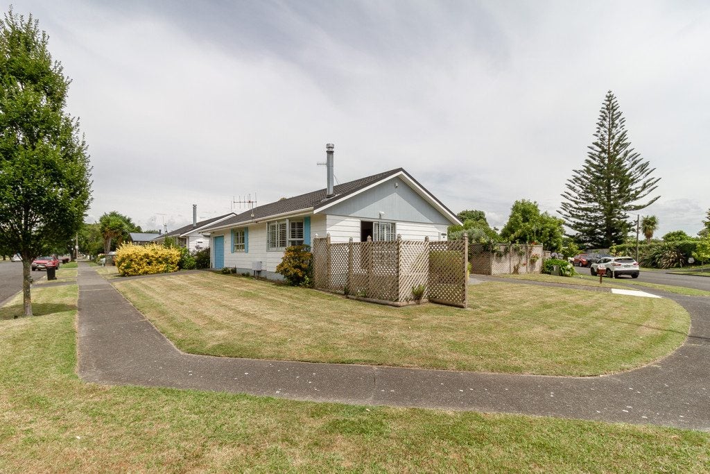 1 Wilkie Place, Greenmeadows, Napier - Carousel 1