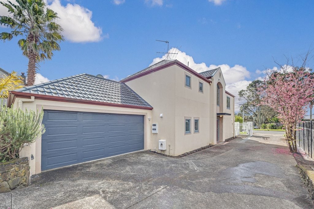 19 Horotutu Road, Greenlane, Auckland - Carousel 1