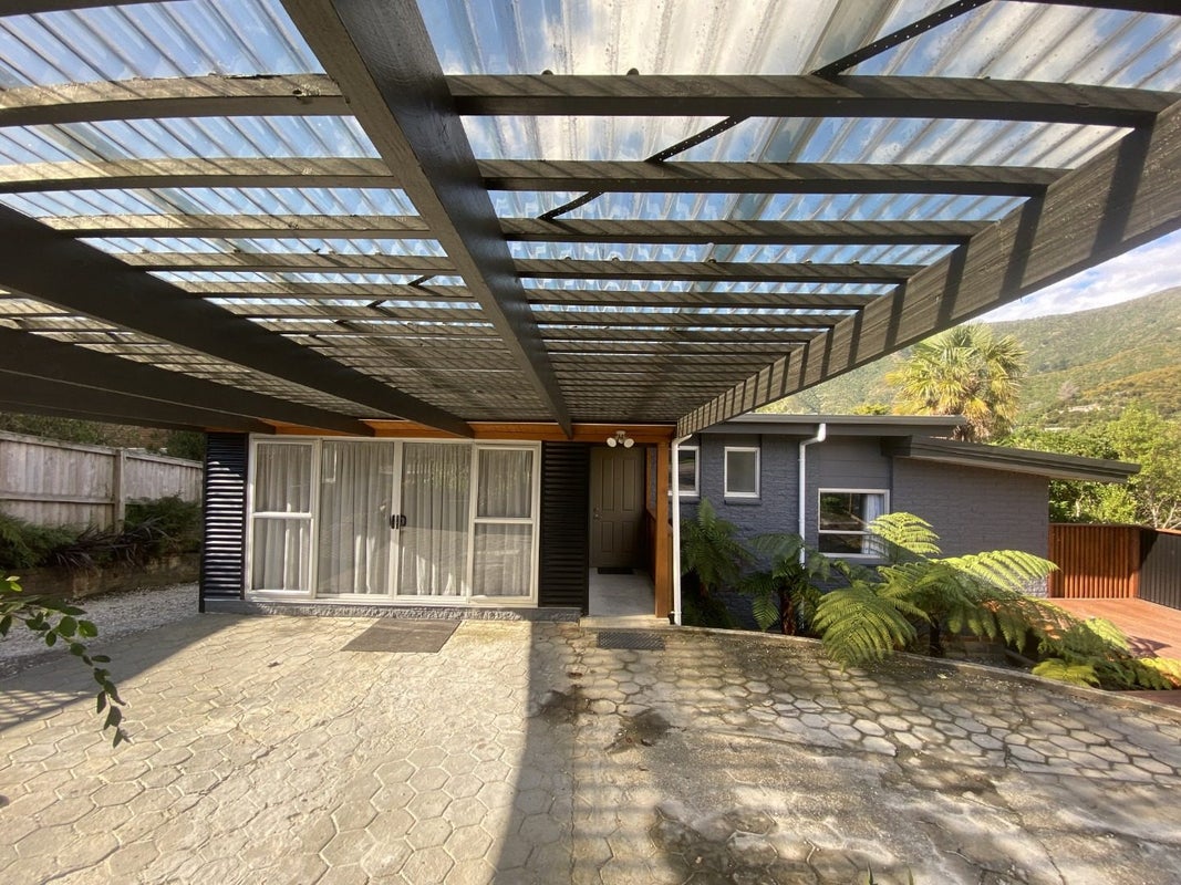 11 Ranui Street, Waikawa, Picton - Carousel 17