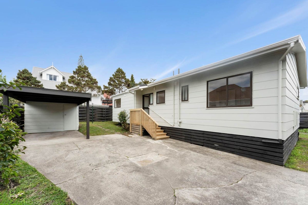 1/91 Lynwood Road, New Lynn, Auckland - Carousel 2
