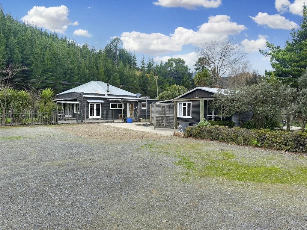976 State Highway 1, Koromiko - Carousel 1