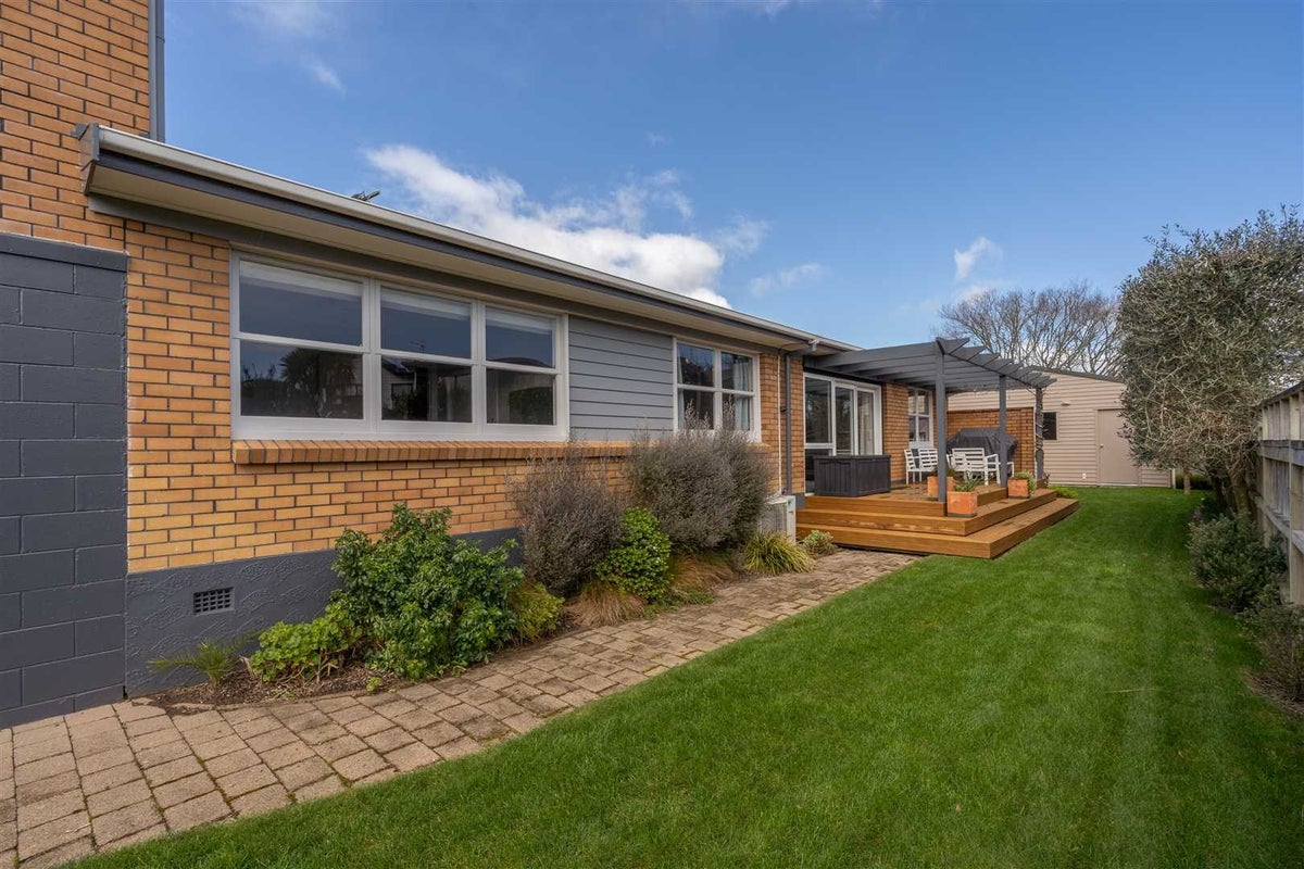 54 Queenwood Avenue, Queenwood, Hamilton - Carousel 19