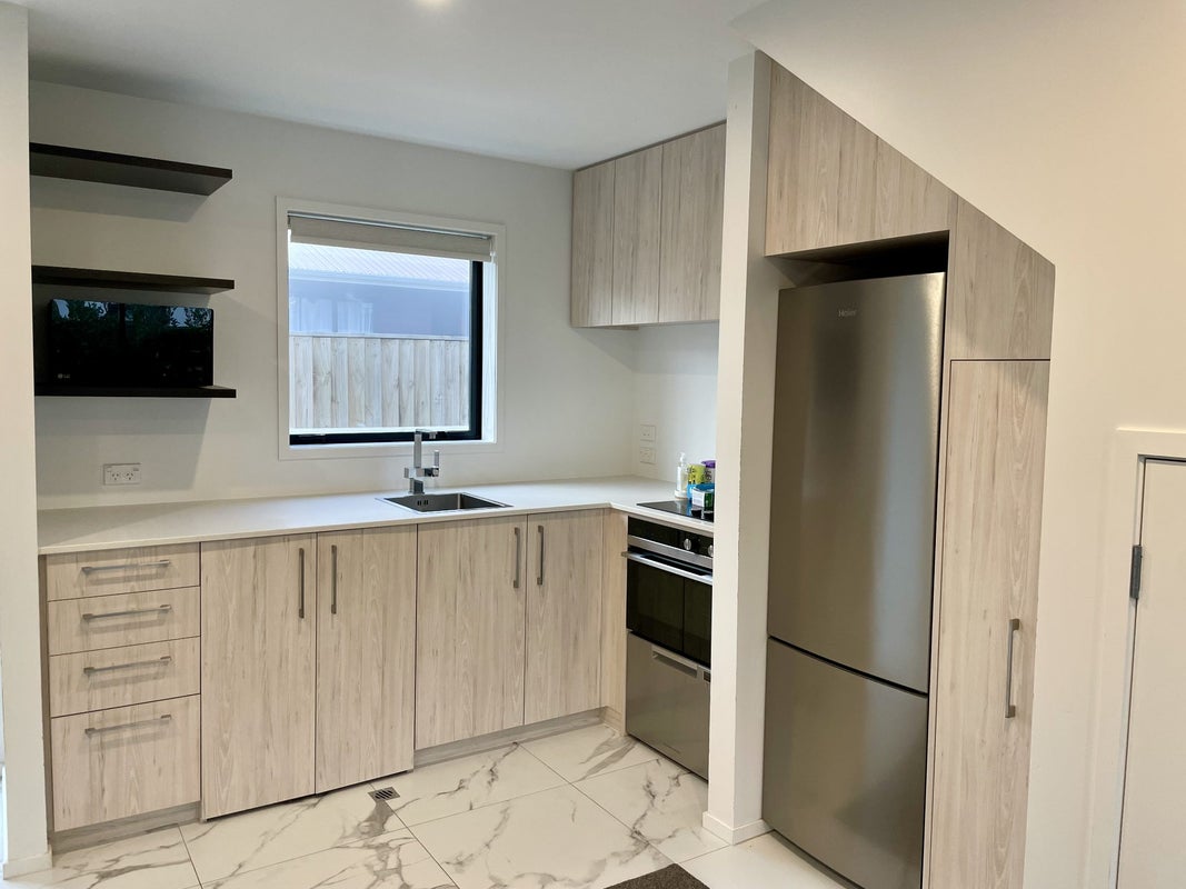 8/22 Yeovil Road, Te Atatu Peninsula, Auckland - Carousel 1