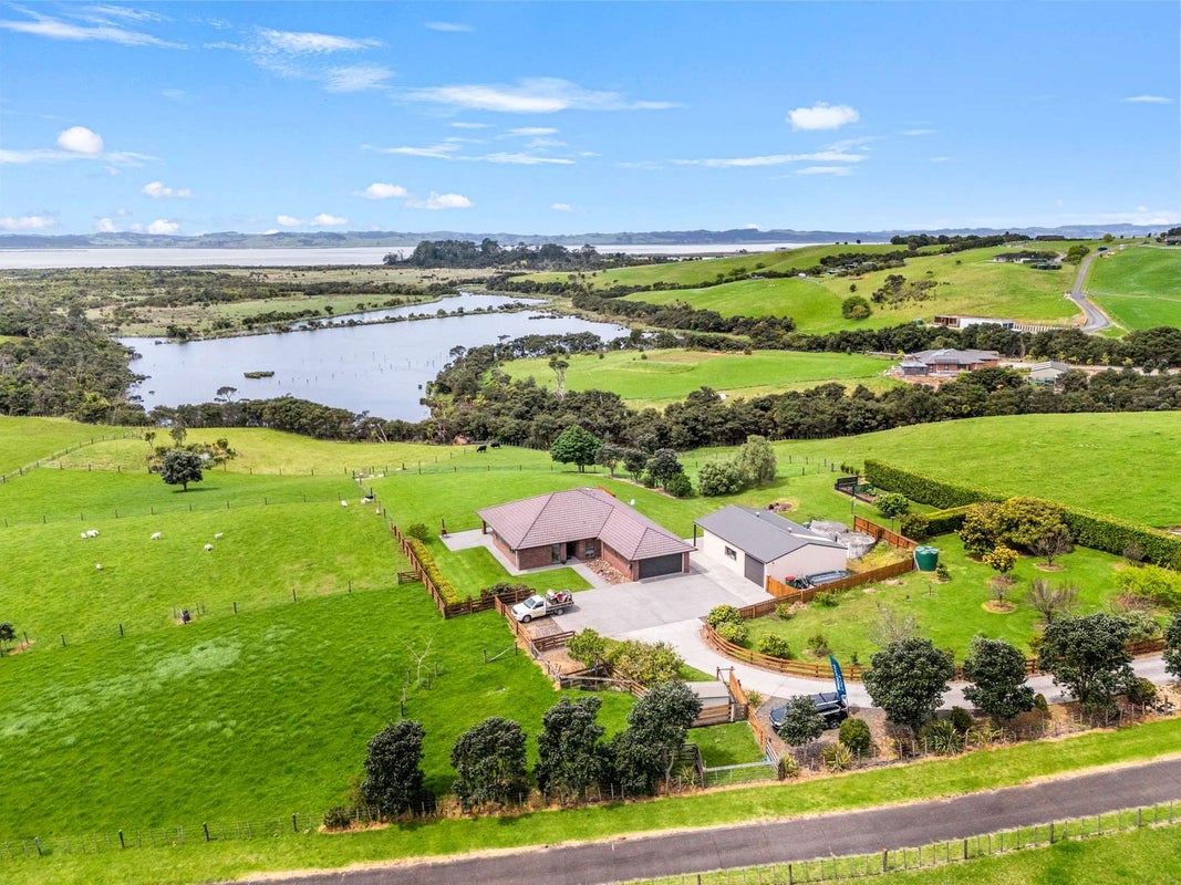 38D Kaipara Lake Road, South Head, Helensville - Carousel 2