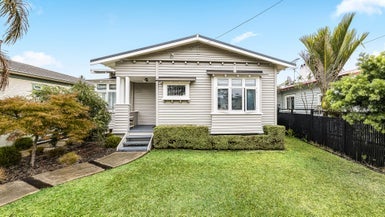 2/42 Walmer Road, Point Chevalier, Auckland - Carousel 1