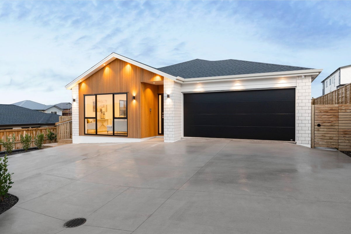 19 Kauri Gum Rise, Swanson, Auckland - Carousel 2