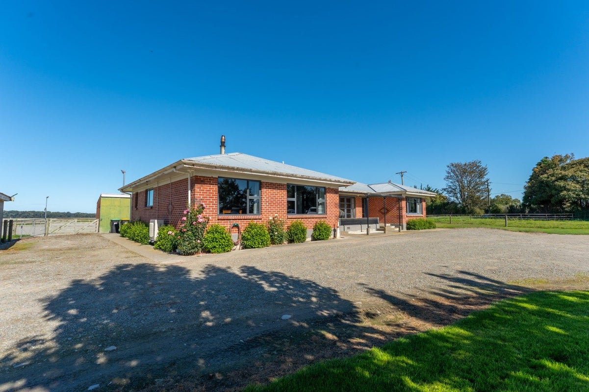 14 Arowhenua Station Road, Kerrytown - Carousel 2