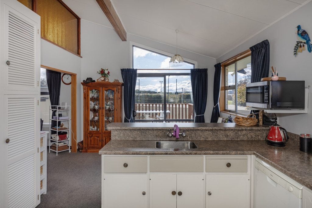 11 Charles Street, Weston, Oamaru - Carousel 2