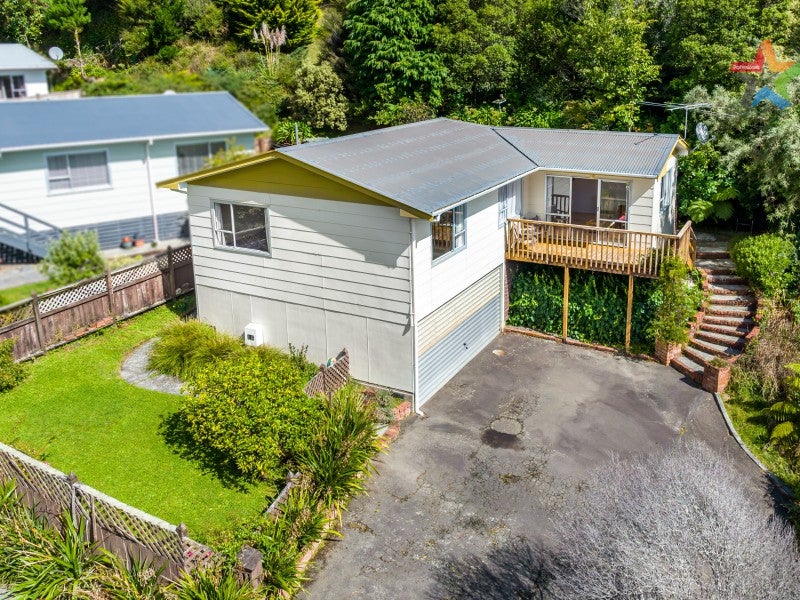 11 Mokopuna Grove, Stokes Valley, Lower Hutt - Carousel 1
