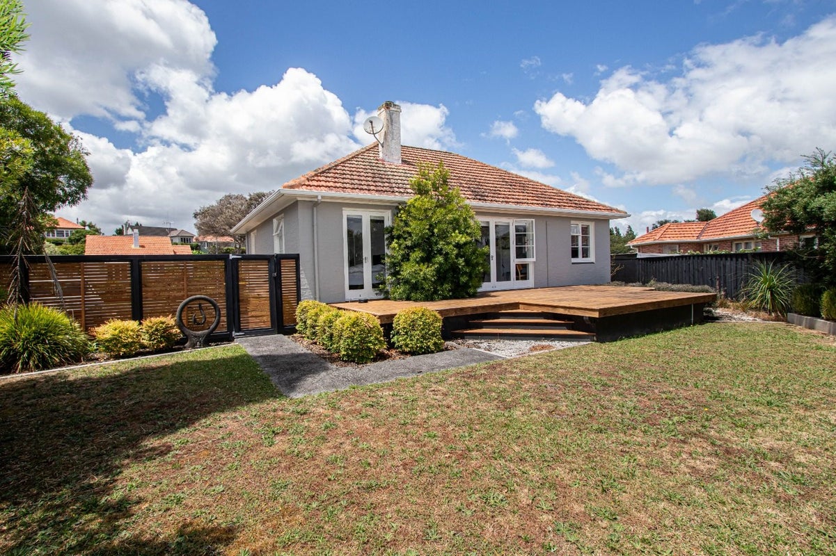 33 Galway Avenue, Hamilton East, Hamilton - Carousel 1