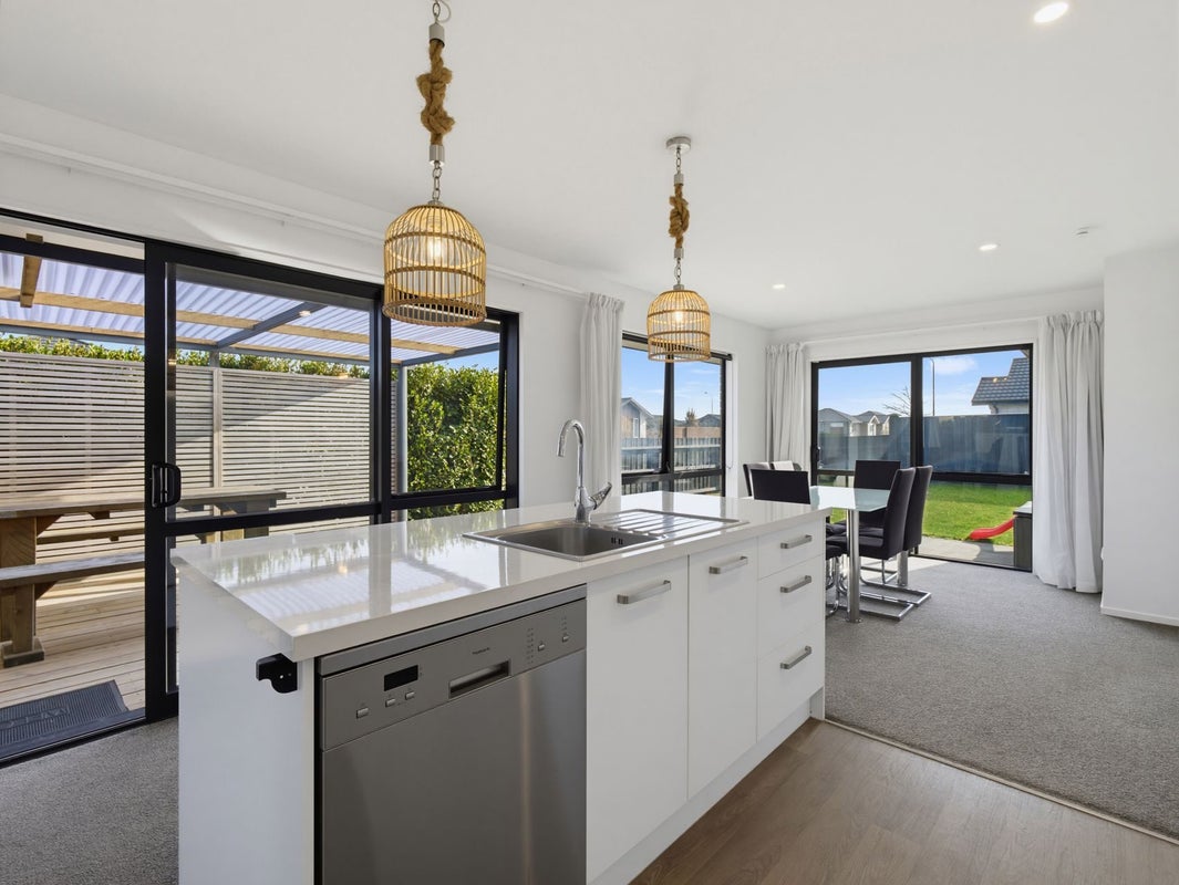 10 Kemble Drive, Rolleston, Rolleston - Carousel 2