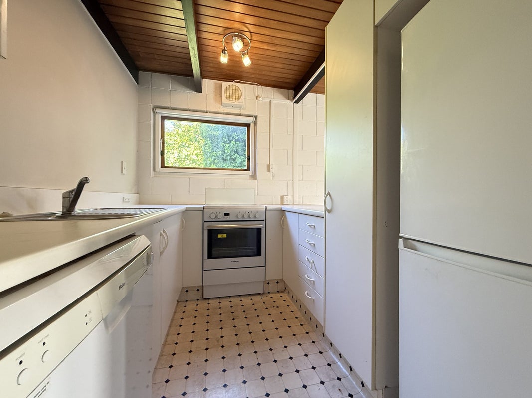 4/100 Office Road, Merivale, Christchurch - Carousel 2