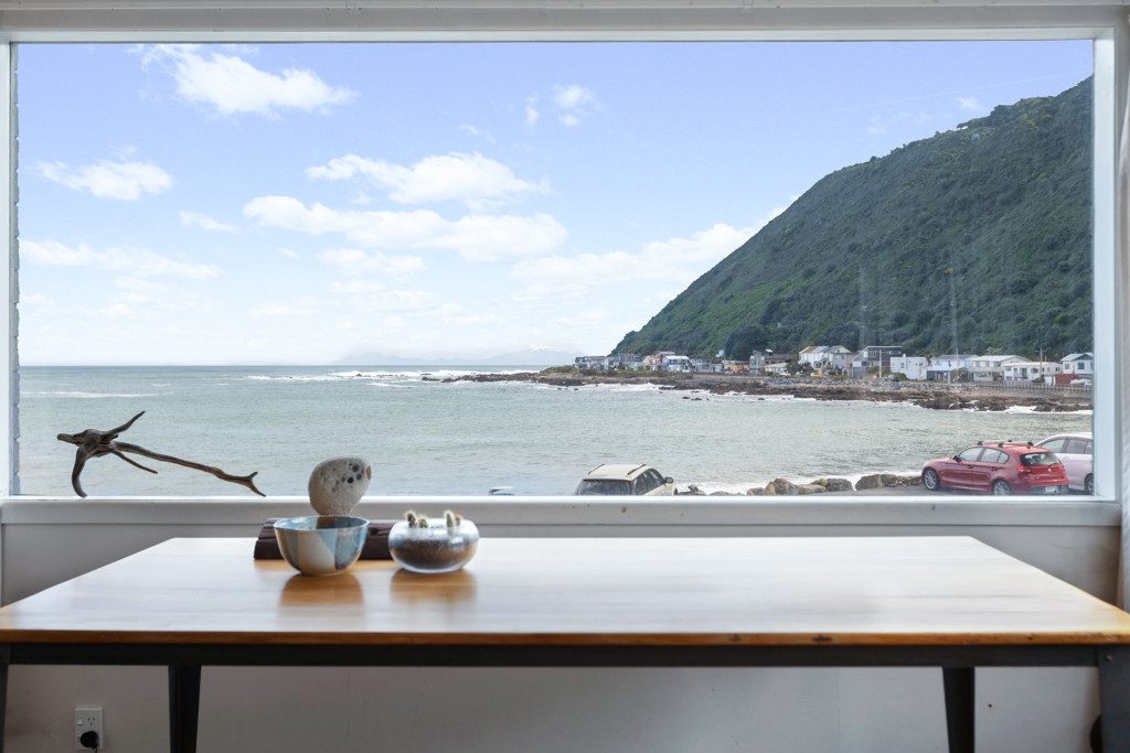 44 Owhiro Bay Parade, Owhiro Bay, Wellington - Carousel 1