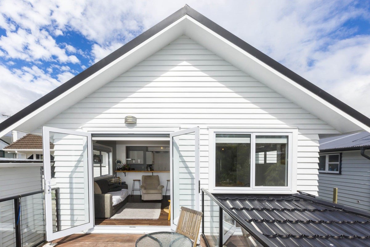 44 Dowling Grove, Silverstream, Upper Hutt - Carousel 20