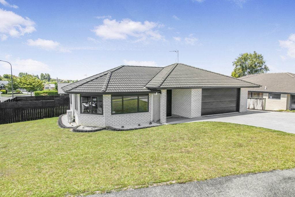 1 Harrogate Place, Grandview Heights, Hamilton - Carousel 1