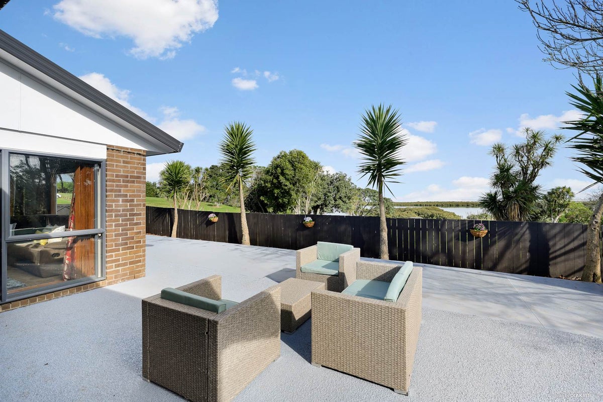 60 Pitt Avenue, Clendon Park, Auckland - Carousel 1