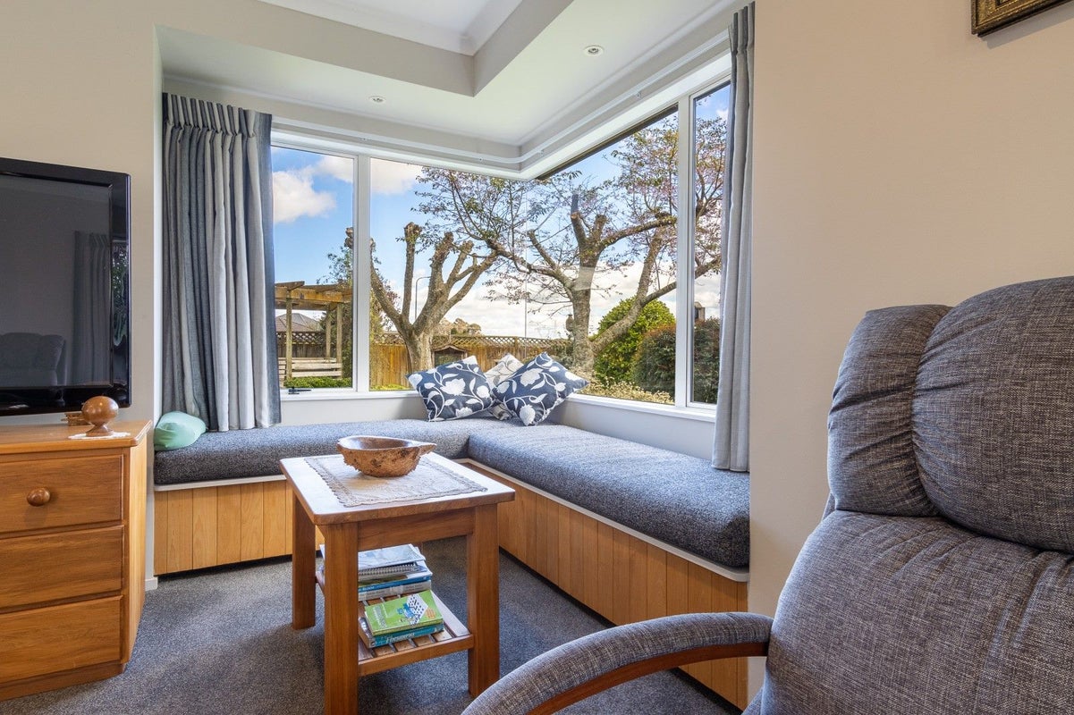 18 De La Mare Drive, Leamington, Cambridge - Carousel 1