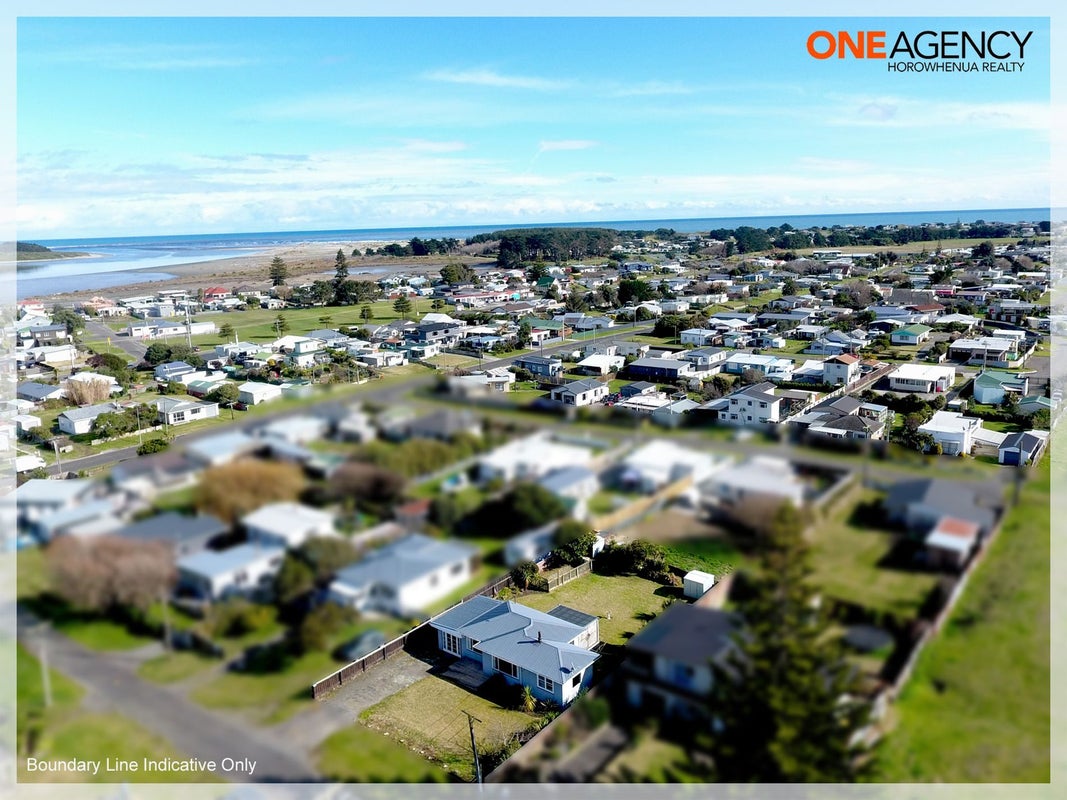 8 Kennedy Street, Foxton Beach, Foxton - Carousel 1