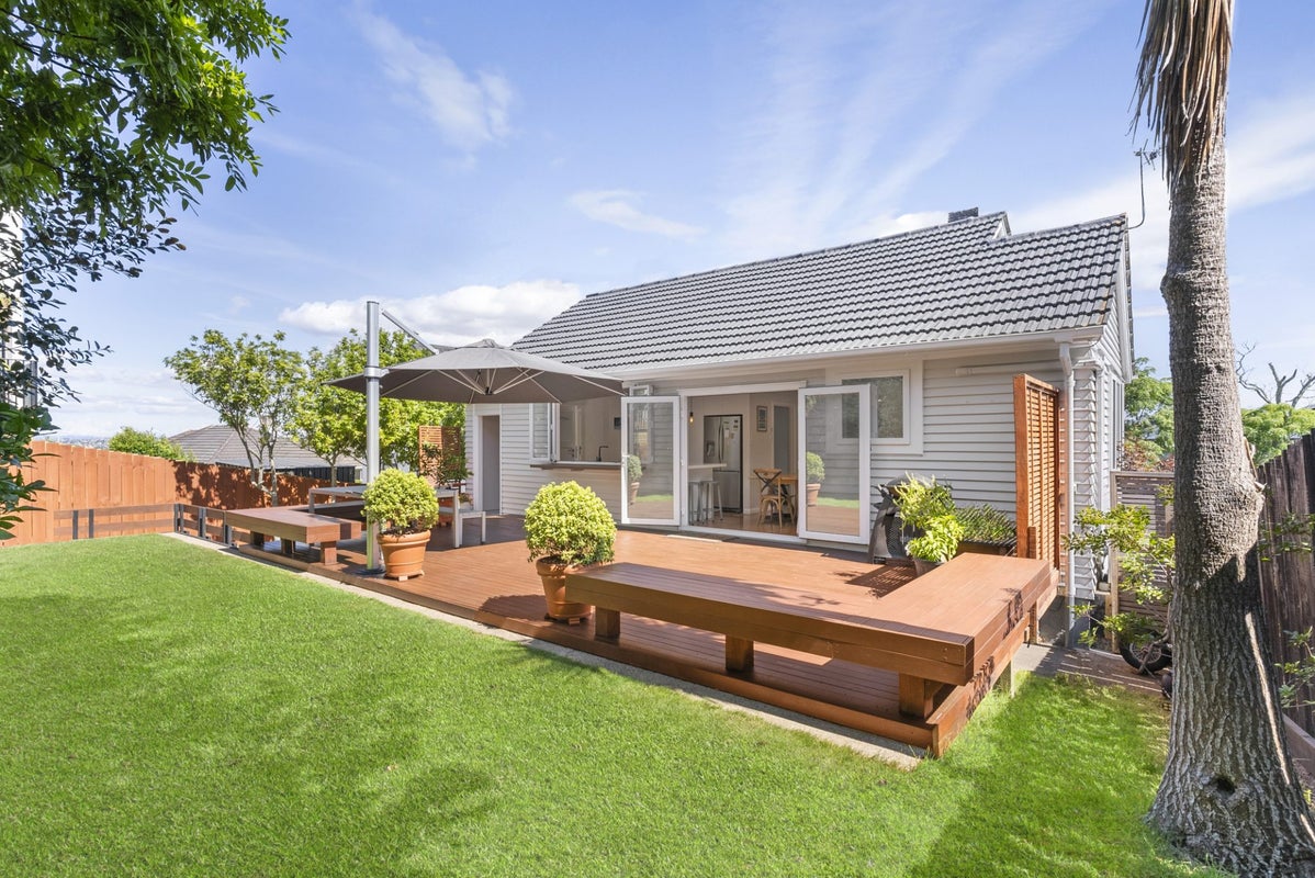10 Overlea Road, Glen Innes, Auckland - Carousel 1