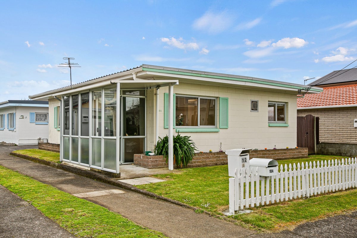 12A Massey Street, Westown, New Plymouth - Carousel 1