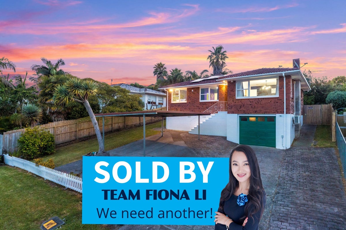 16 Thornlow Street, Glendene, Waitakere City, Auckland - Carousel 1