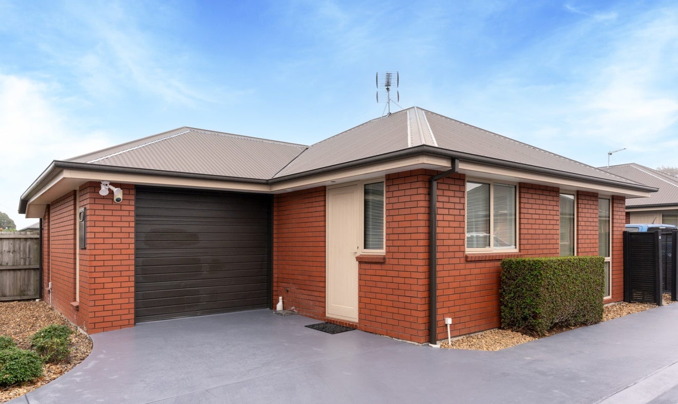 4F Railway Terrace, Templeton, Christchurch - Carousel 1