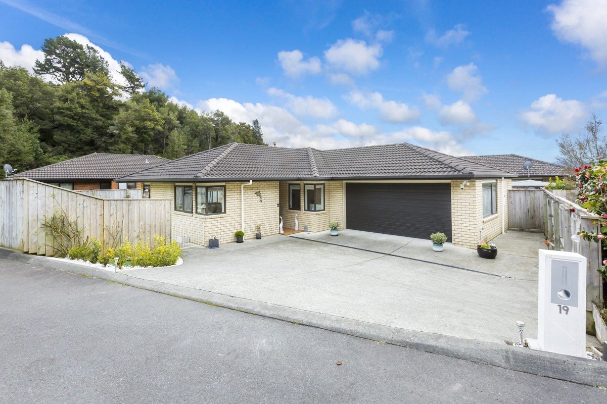 19 Aragon Grove, Kingsley Heights, Upper Hutt - Carousel 1