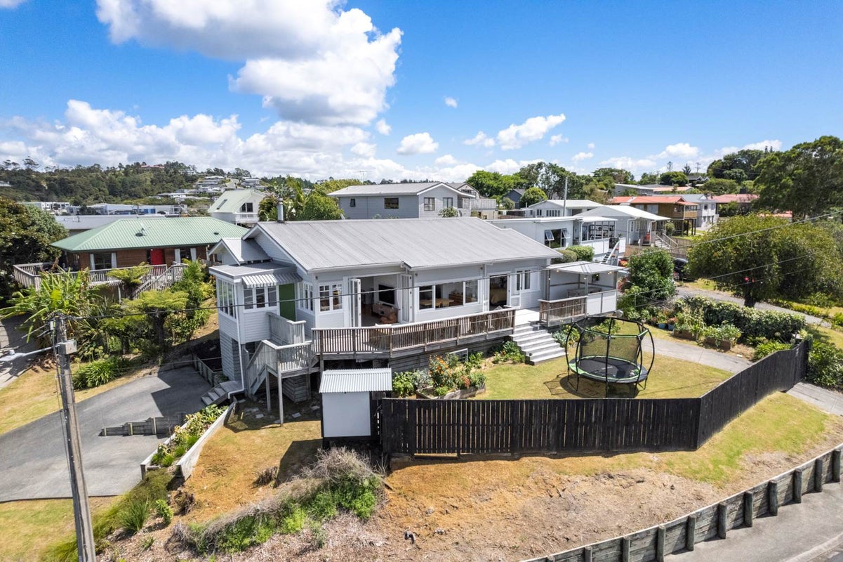 8 Matai Road, Stanmore Bay, Whangaparaoa - Carousel 1