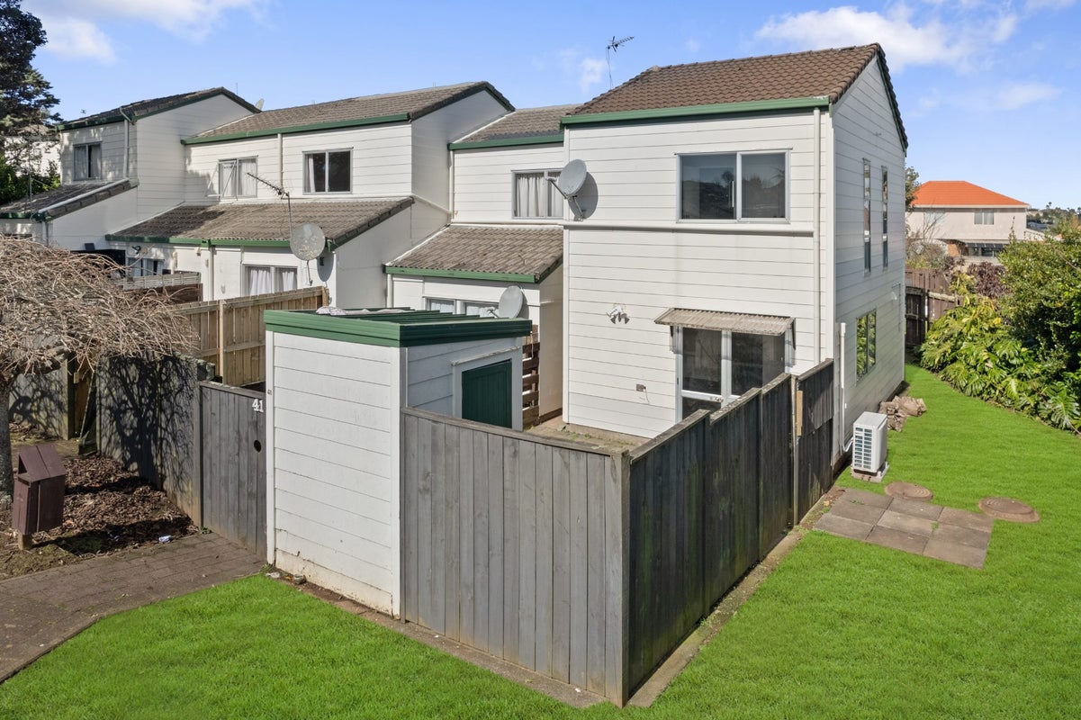 41 Fred Woodward Place, Mount Roskill, Auckland - Carousel 2