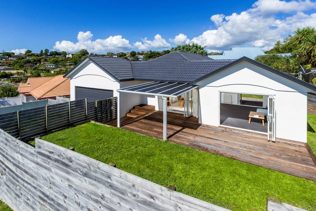 35 Caversham Drive, Torbay, Auckland - Carousel 2