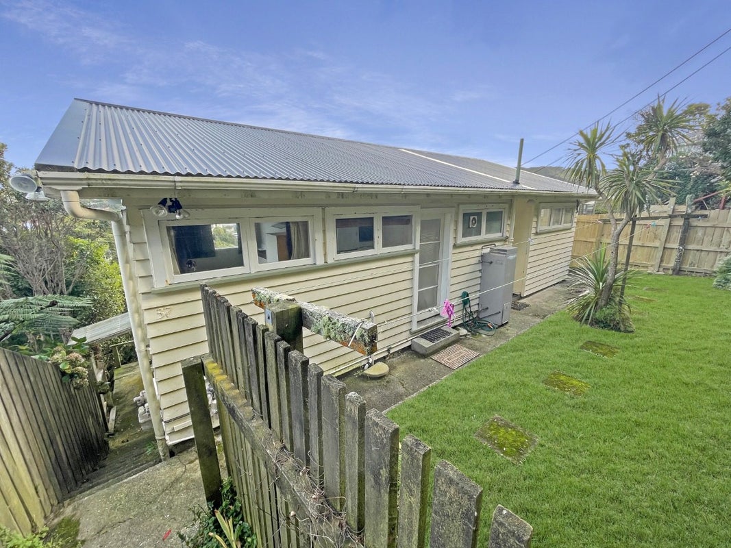 37A Pembroke Road, Northland, Wellington - Carousel 1