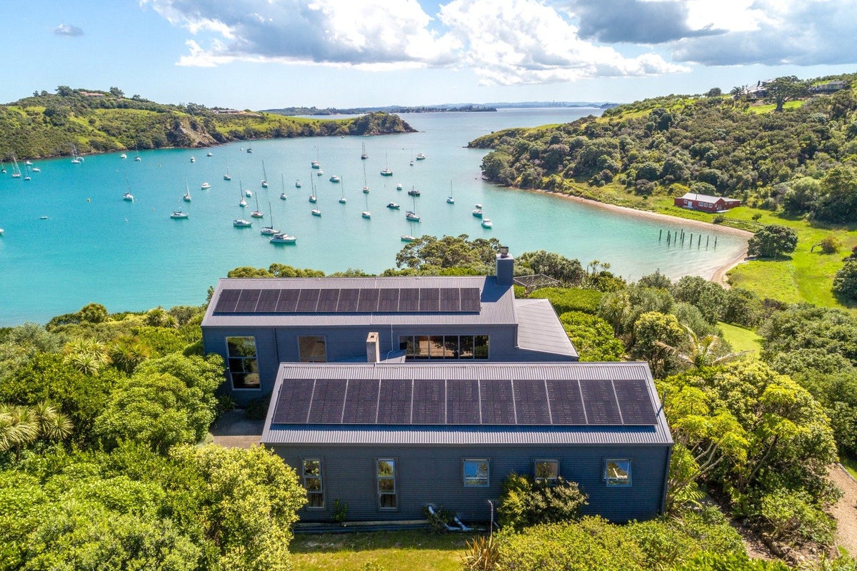 122 Delamore Drive, Oneroa, Waiheke Island - Carousel 2