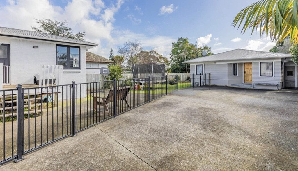 15 Amberley Avenue, Te Atatu South, Auckland - Carousel 10