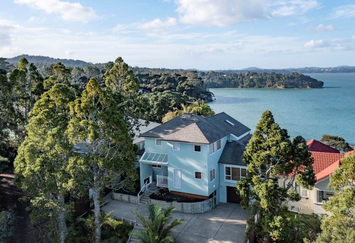30 Arama Avenue, Titirangi, Auckland - Carousel 2