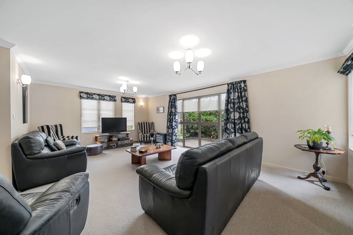 4 Balgownie Grove, Naenae, Lower Hutt - Carousel 2