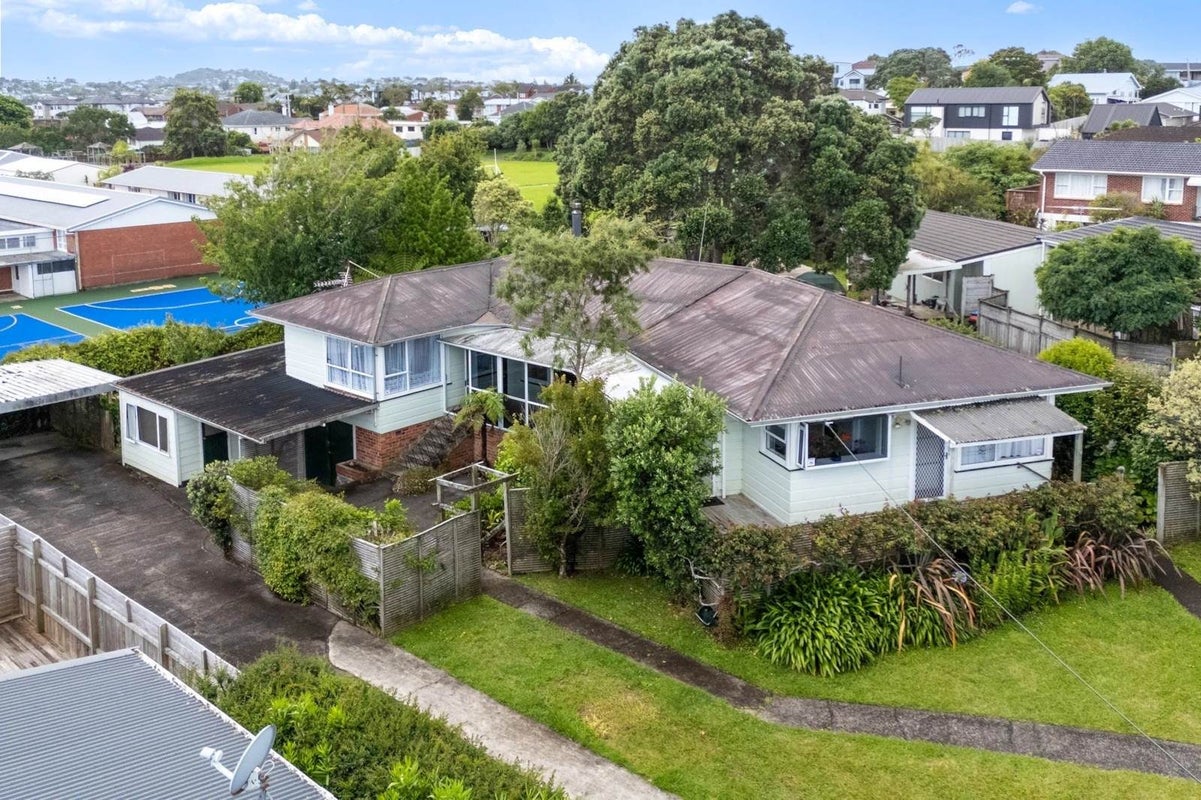 24 Tania Place, Blockhouse Bay, Auckland - Carousel 1
