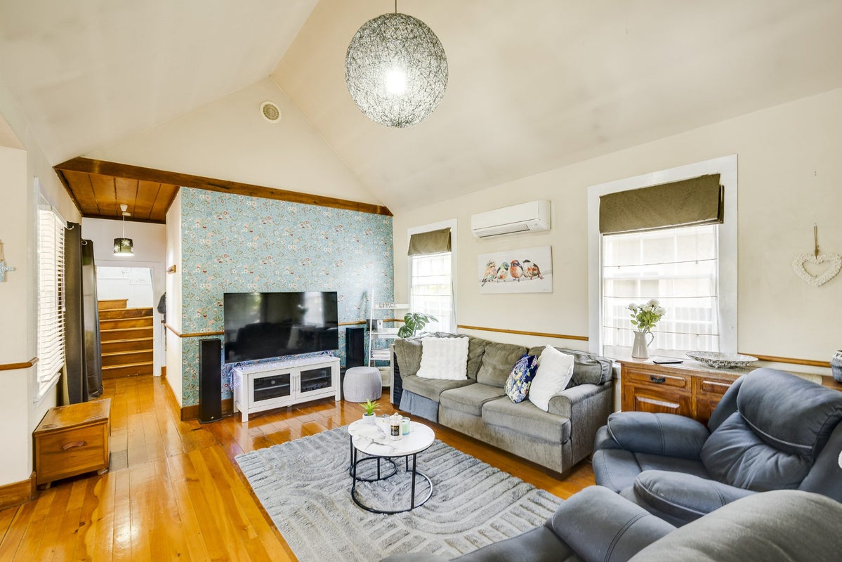 707A Queen Street East, Parkvale, Hastings - Carousel 2